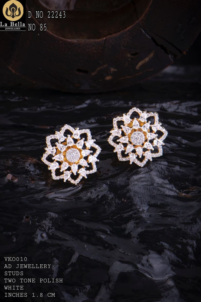 LA BELLA AD STUDS - Image 1