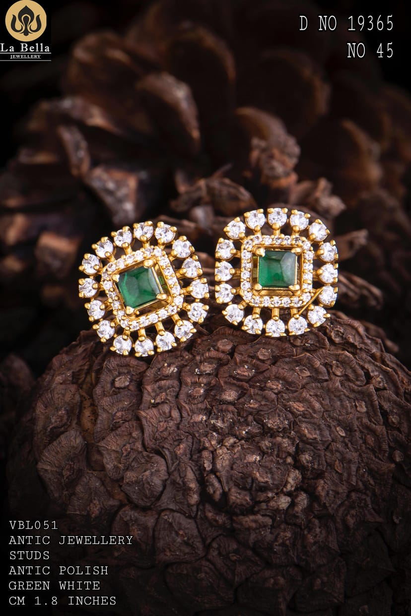 LABELLA ANTIC STUDS - Image 1