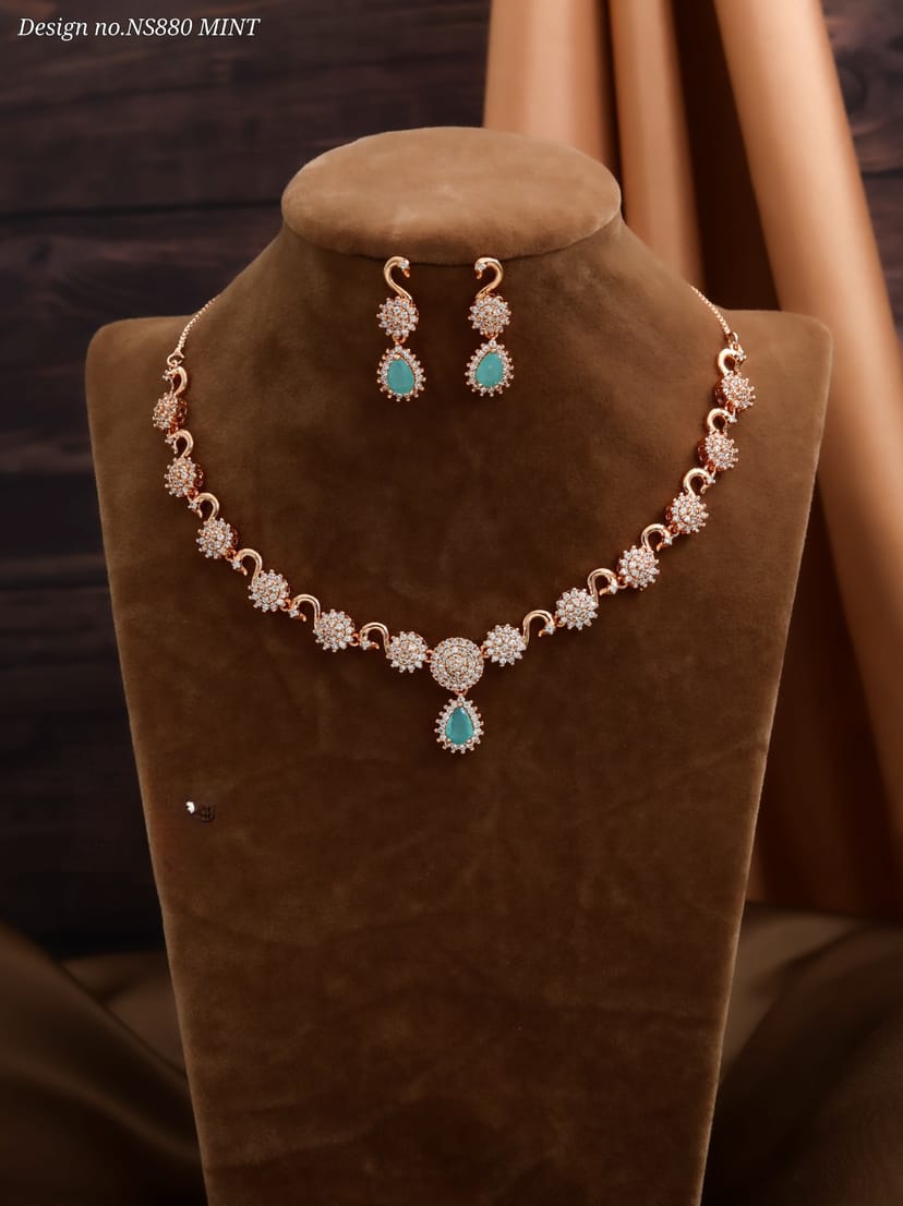 KK ROSEGOLD NECKLACE SET MINT - Image 1