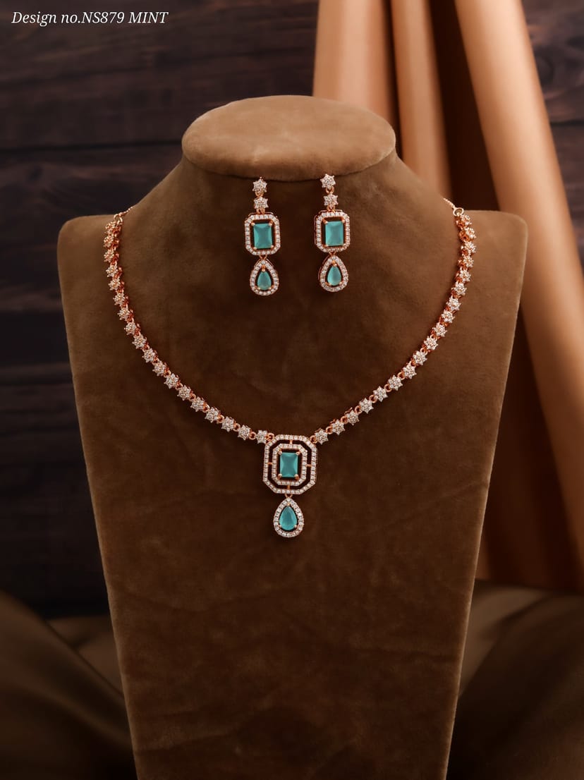 KK ROSEGOLD NECKLACE SET MINT - Image 1